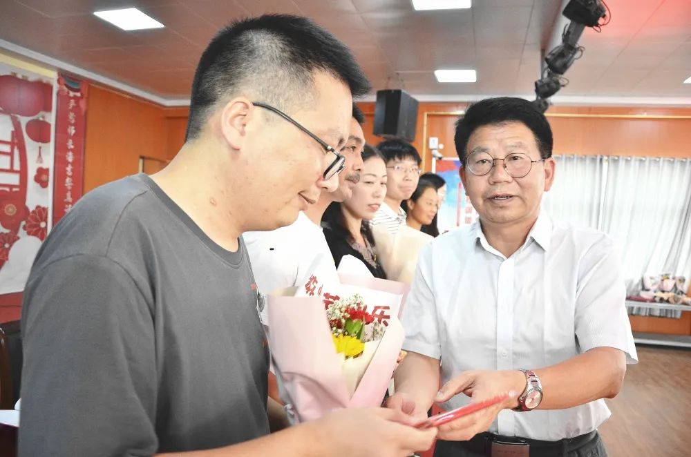 舞阳县育才实验学校庆祝第38个教师节暨表彰大会(图28) 图片
